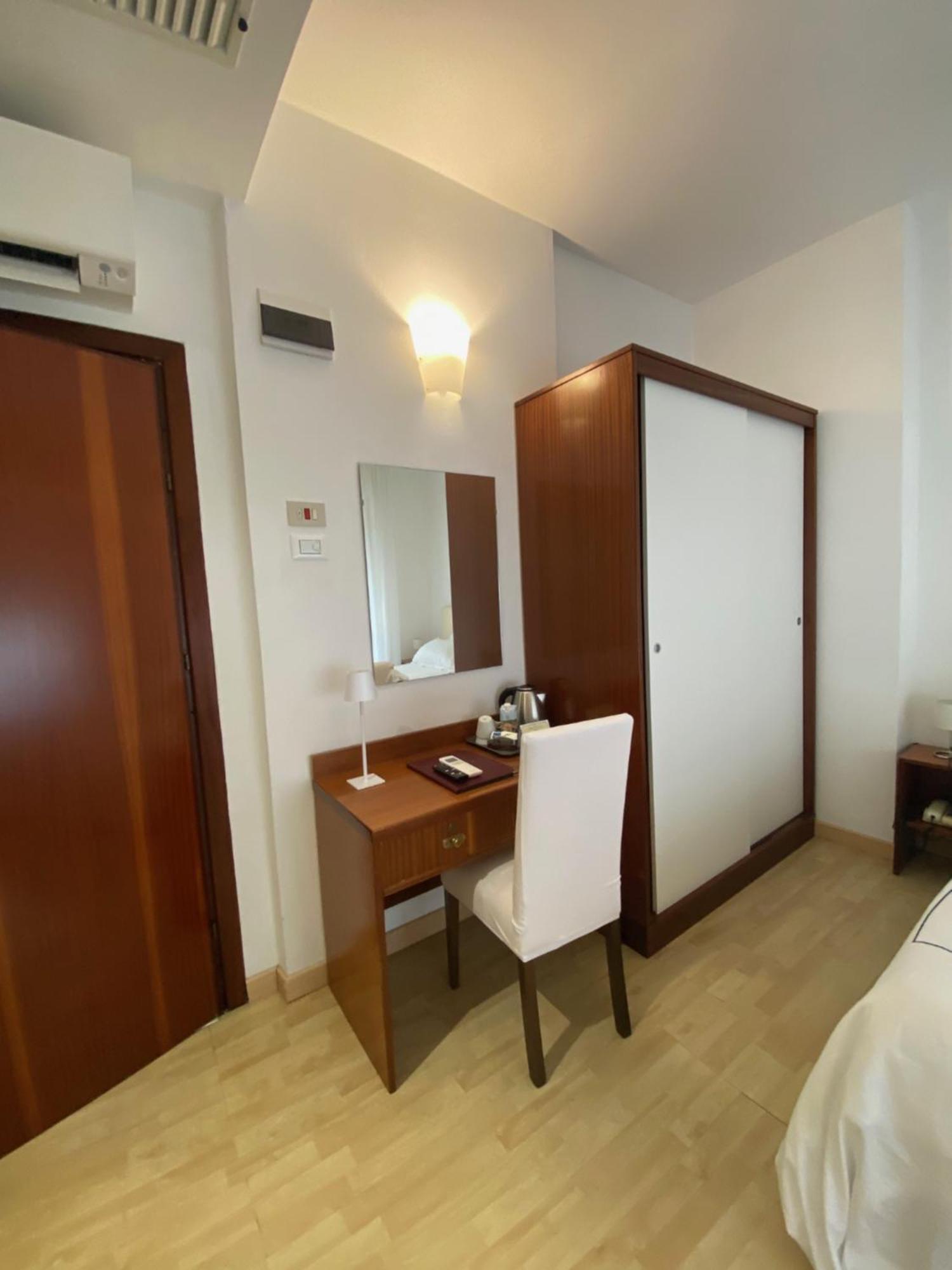 Hotel Internazionale Finale Ligure Exterior foto